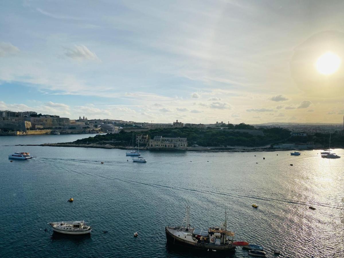 Sliema Seaview Apartment- Valletta Views - Apt 8, 49 Tigne Point Mansions ภายนอก รูปภาพ